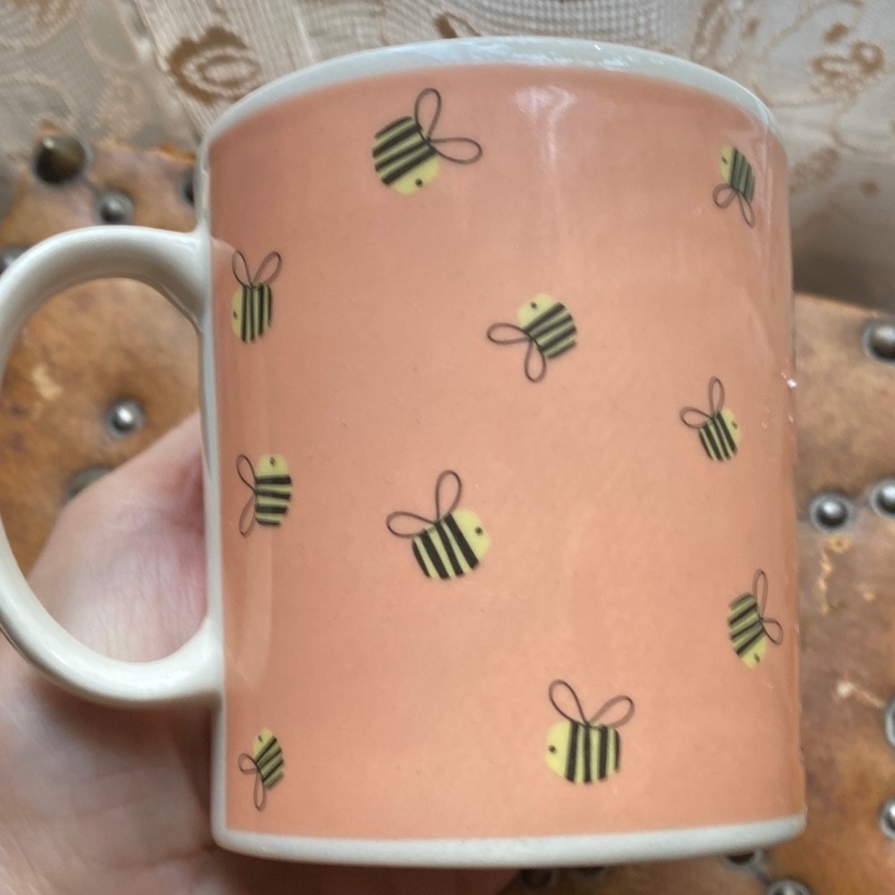 Cute vintage bees pink medium size coffee/tea mug cup